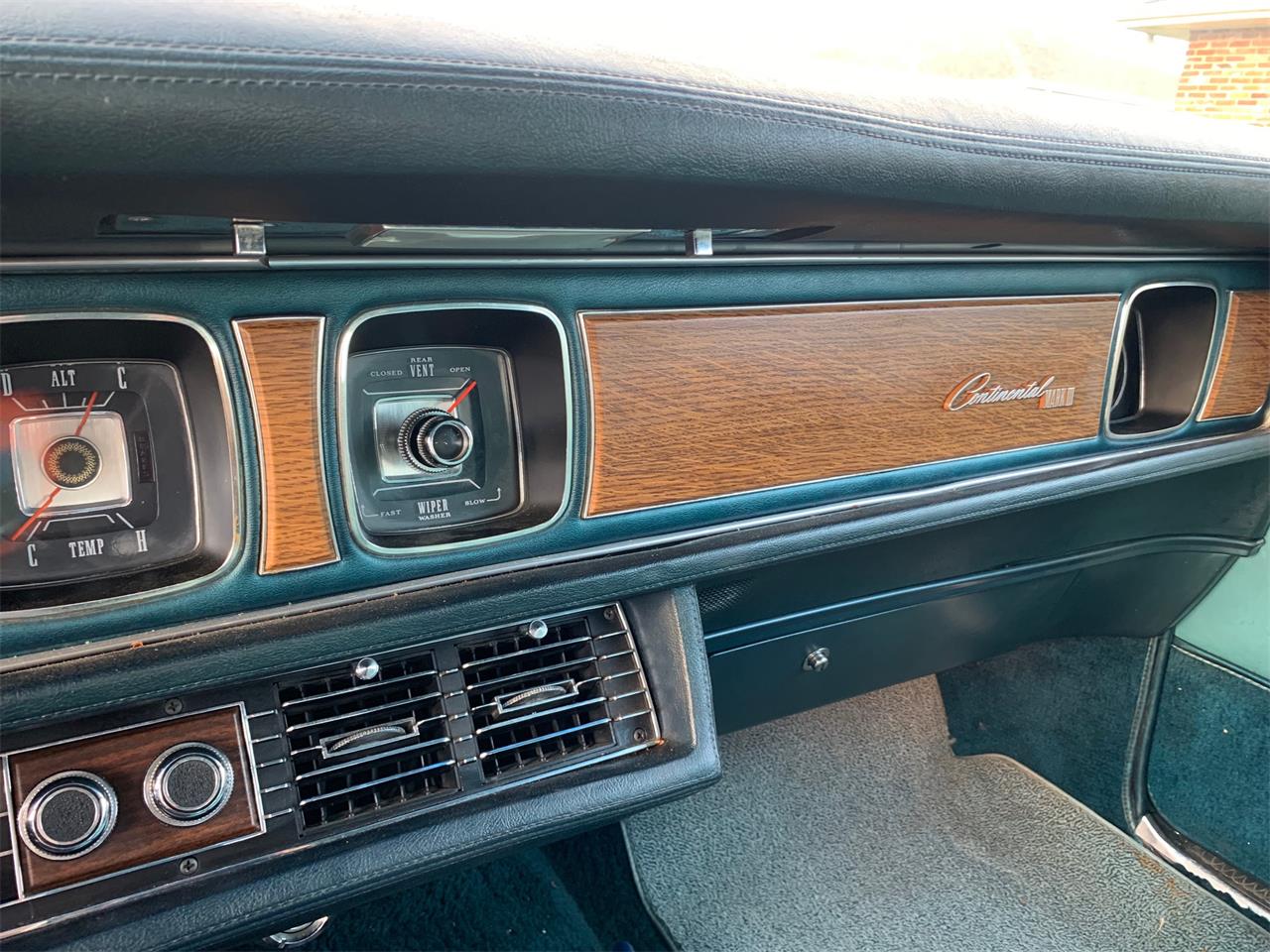 Lincoln-Continental-mark-iii-1969-Medium-Aqua-Medium-Aqua-27