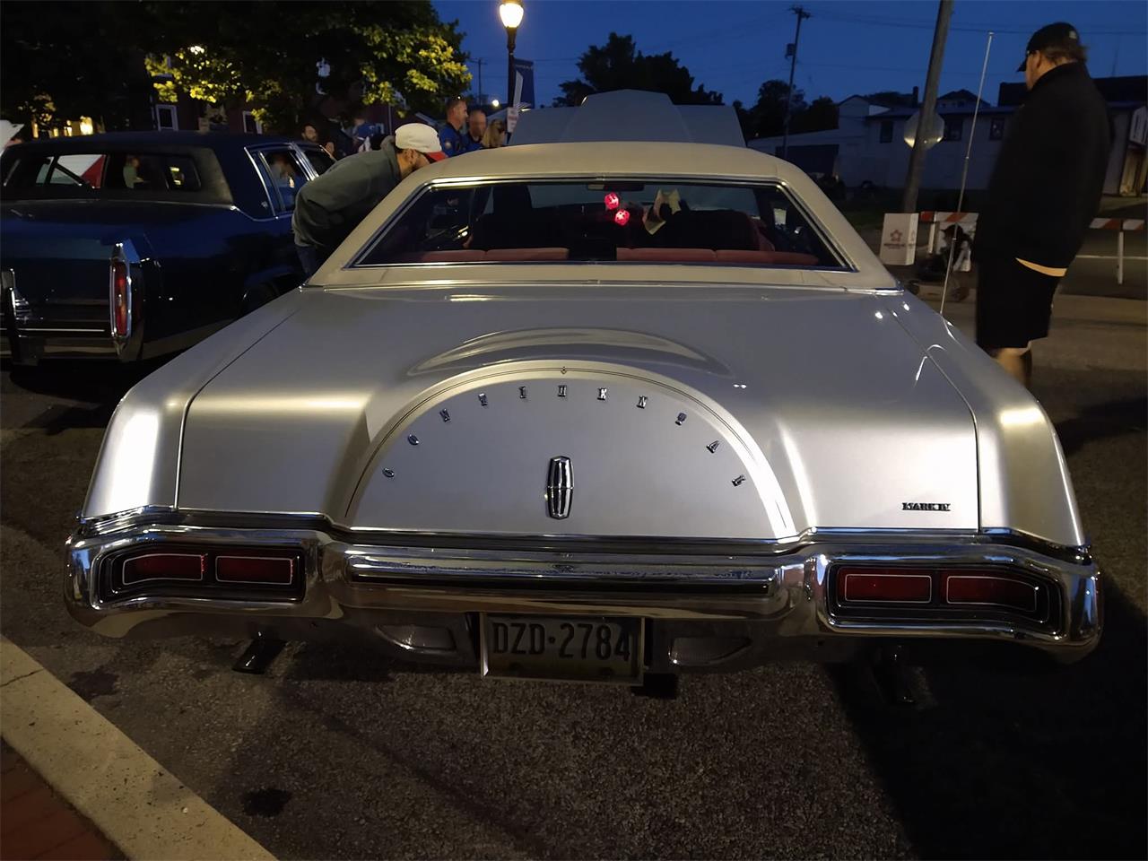Lincoln-Continental-mark-iv-1973-Silver-Moon-Dust-RedMaroon-2