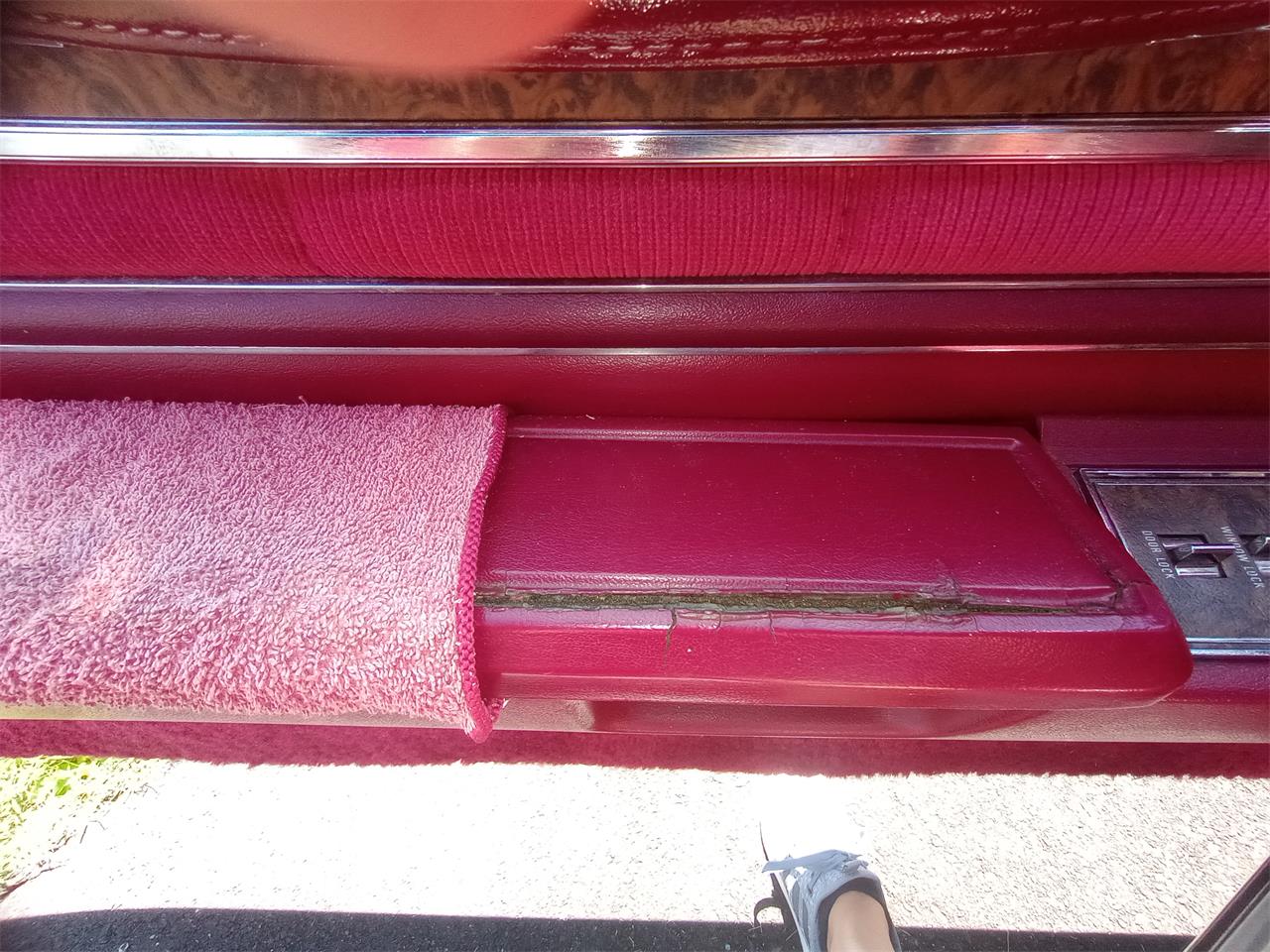 Lincoln-Continental-mark-iv-1973-Silver-Moon-Dust-RedMaroon-26