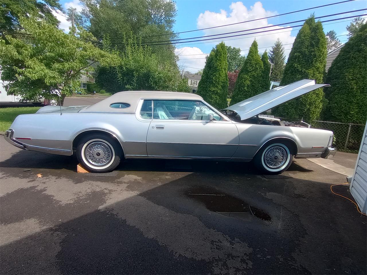 Lincoln-Continental-mark-iv-1973-Silver-Moon-Dust-RedMaroon-3