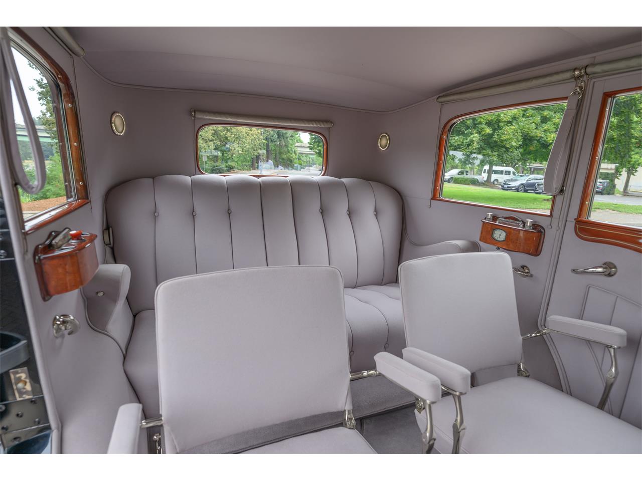 Lincoln-Limousine-1932-Dark-MaroonBlack-black-grey-11
