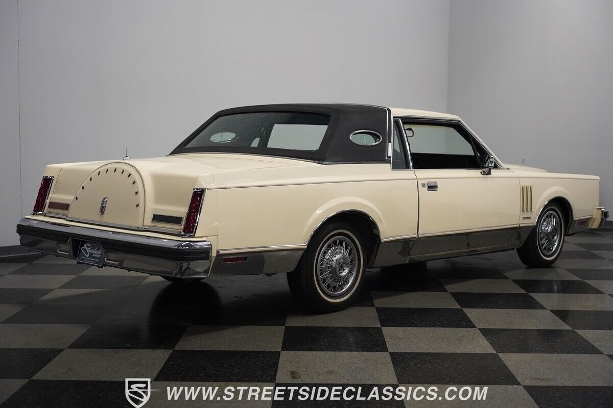 Lincoln-Mark-Series-1982-Coupe-15