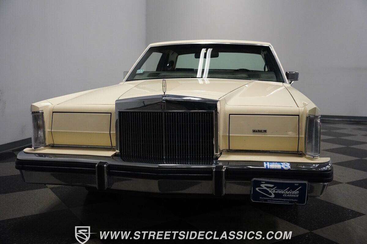 Lincoln-Mark-Series-1982-Coupe-23