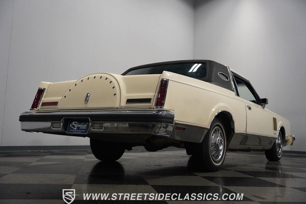 Lincoln-Mark-Series-1982-Coupe-32