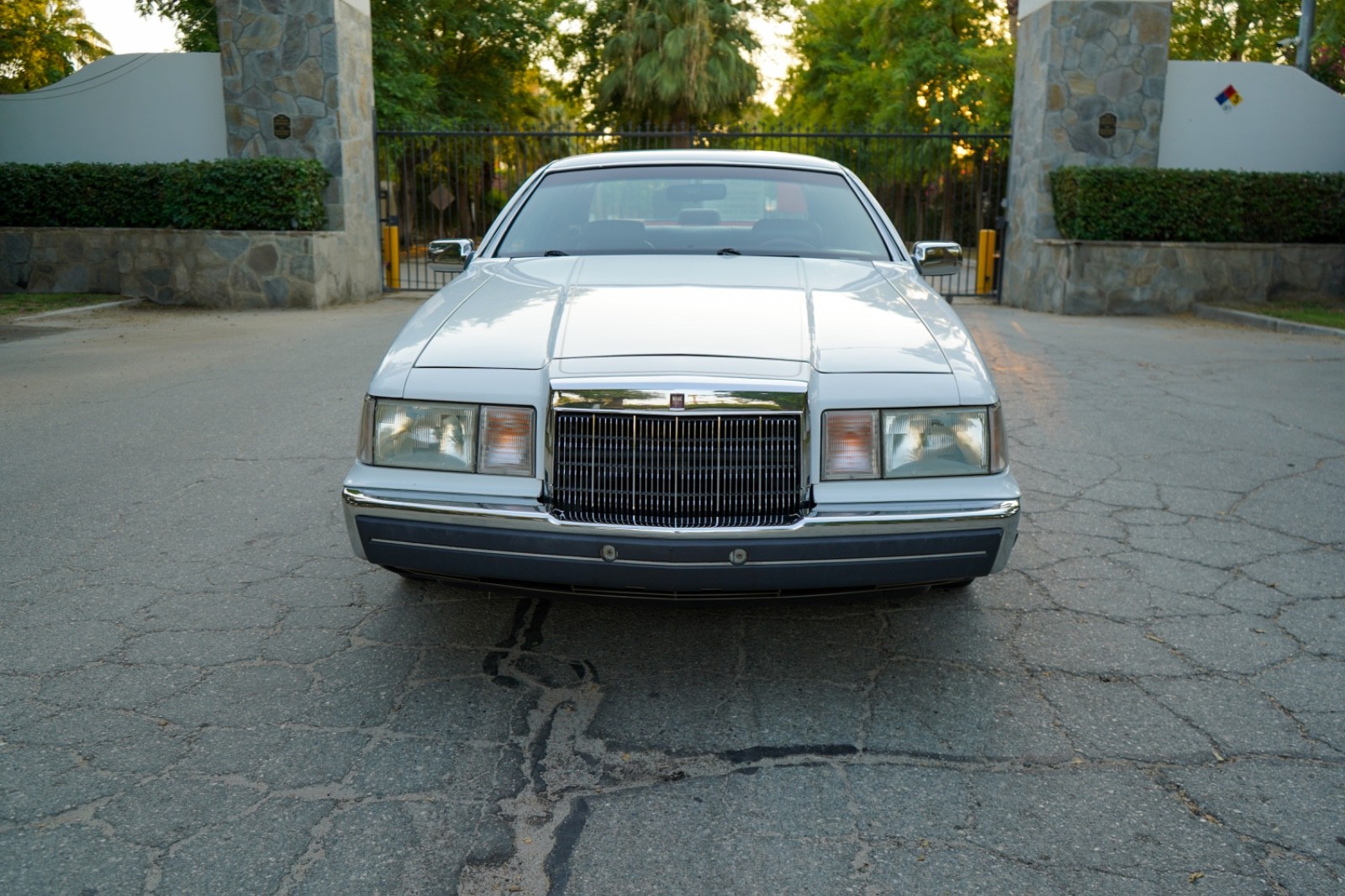 Lincoln-Mark-Series-1990-Coupe-1