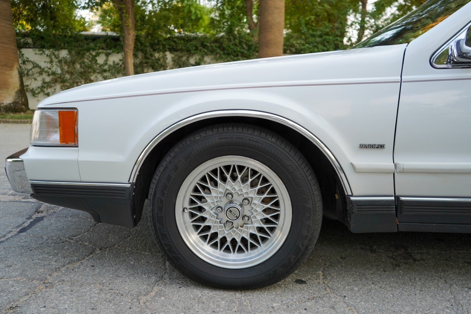 Lincoln-Mark-Series-1990-Coupe-10