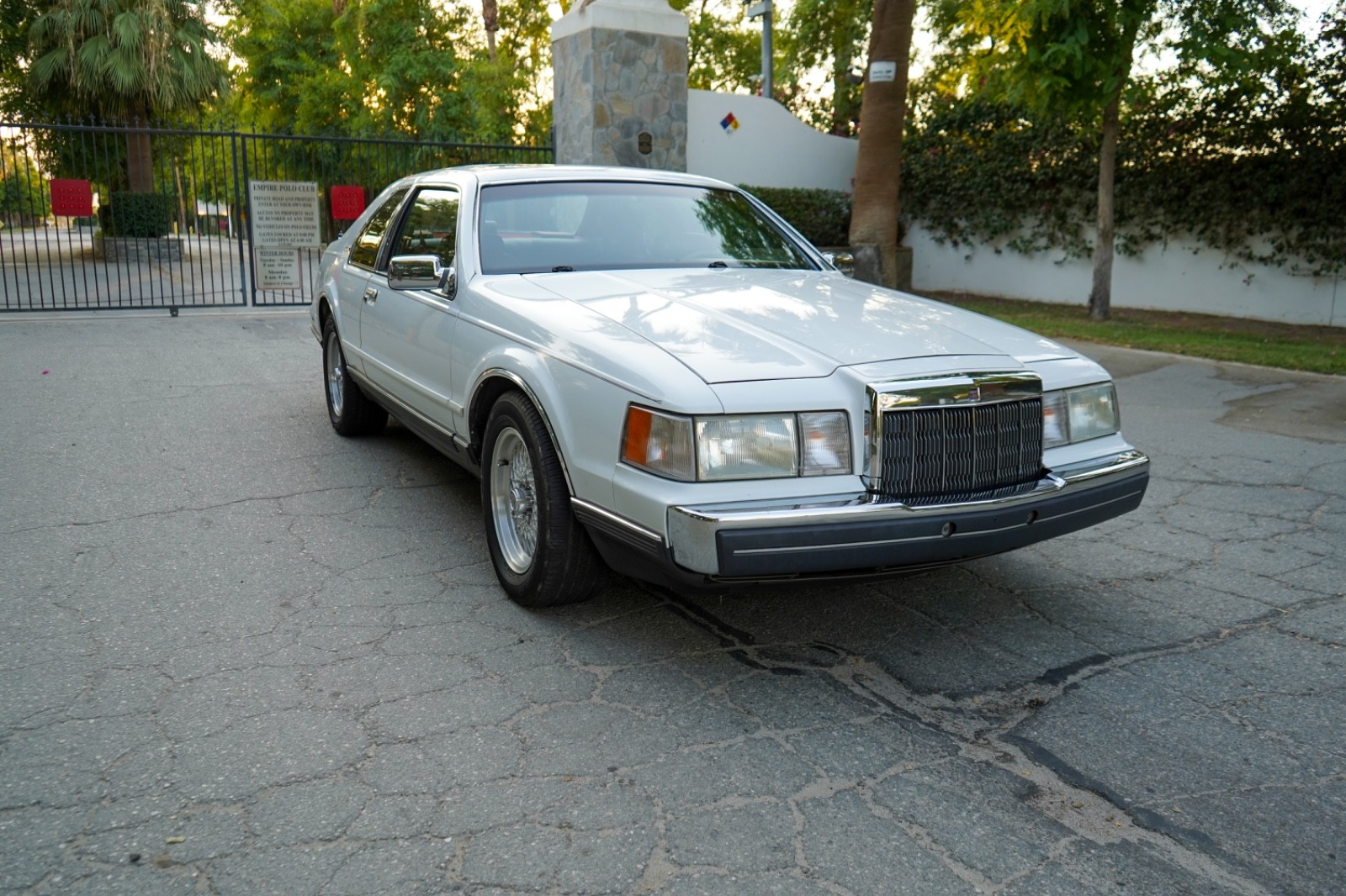 Lincoln-Mark-Series-1990-Coupe-2