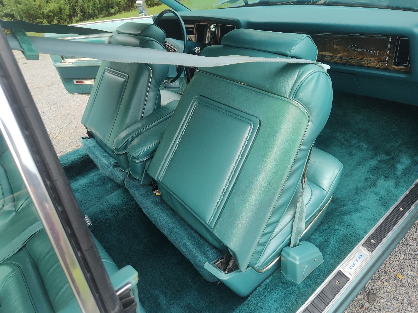 Lincoln-Mark-V-1979-Coupe-28