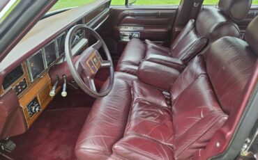 Lincoln-Town-Car-1988-30