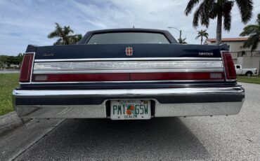 Lincoln-Town-Car-1989-35