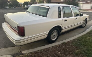 Lincoln-Town-Car-1994