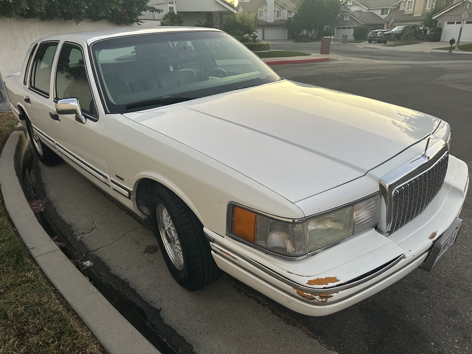 Lincoln-Town-Car-1994-2