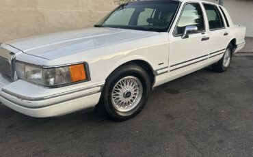 Lincoln-Town-Car-1994-3