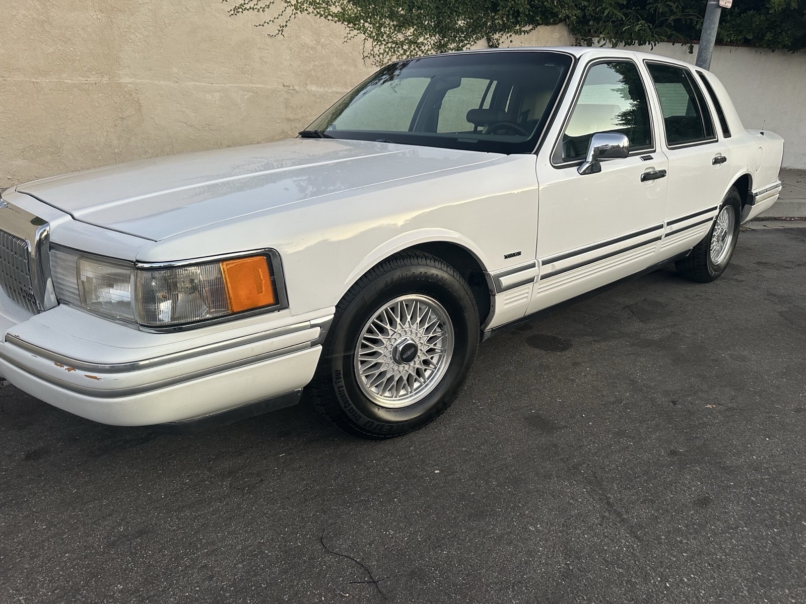 Lincoln-Town-Car-1994-3