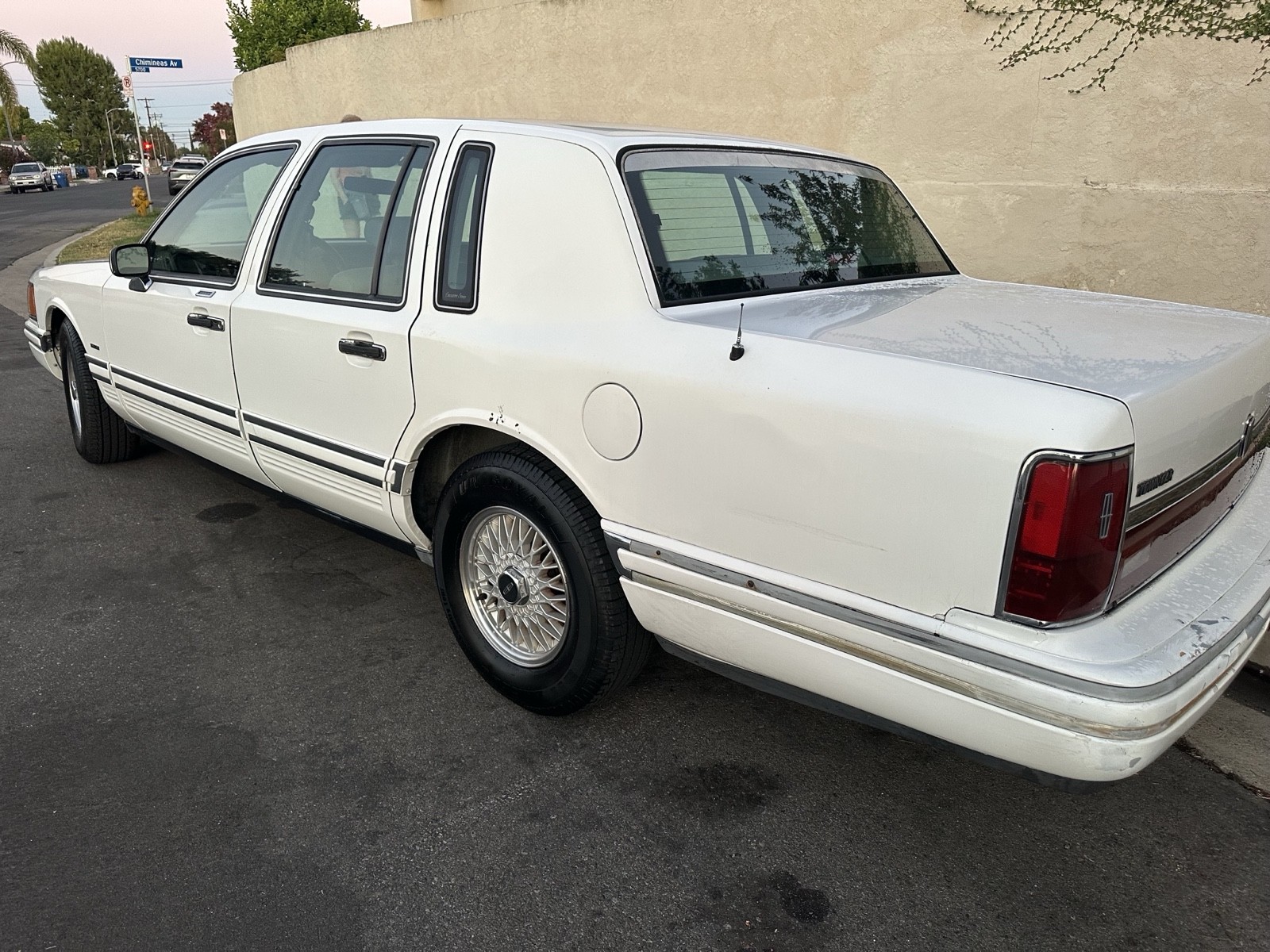 Lincoln-Town-Car-1994-5