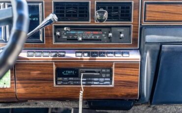 Lincoln-Town-car-1988-White-3