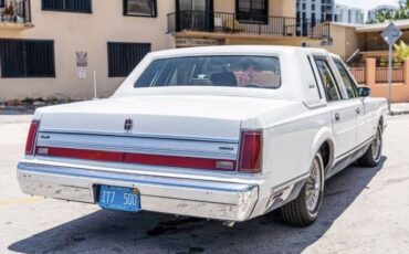 Lincoln-Town-car-1988-White-6