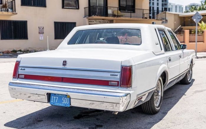 Lincoln-Town-car-1988-White-6