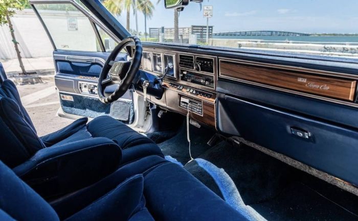 Lincoln-Town-car-1988-White-7