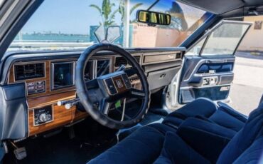 Lincoln-Town-car-1988-White-8