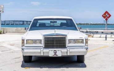 Lincoln-Town-car-1988-White-9