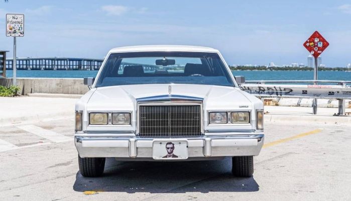 Lincoln-Town-car-1988-White-9