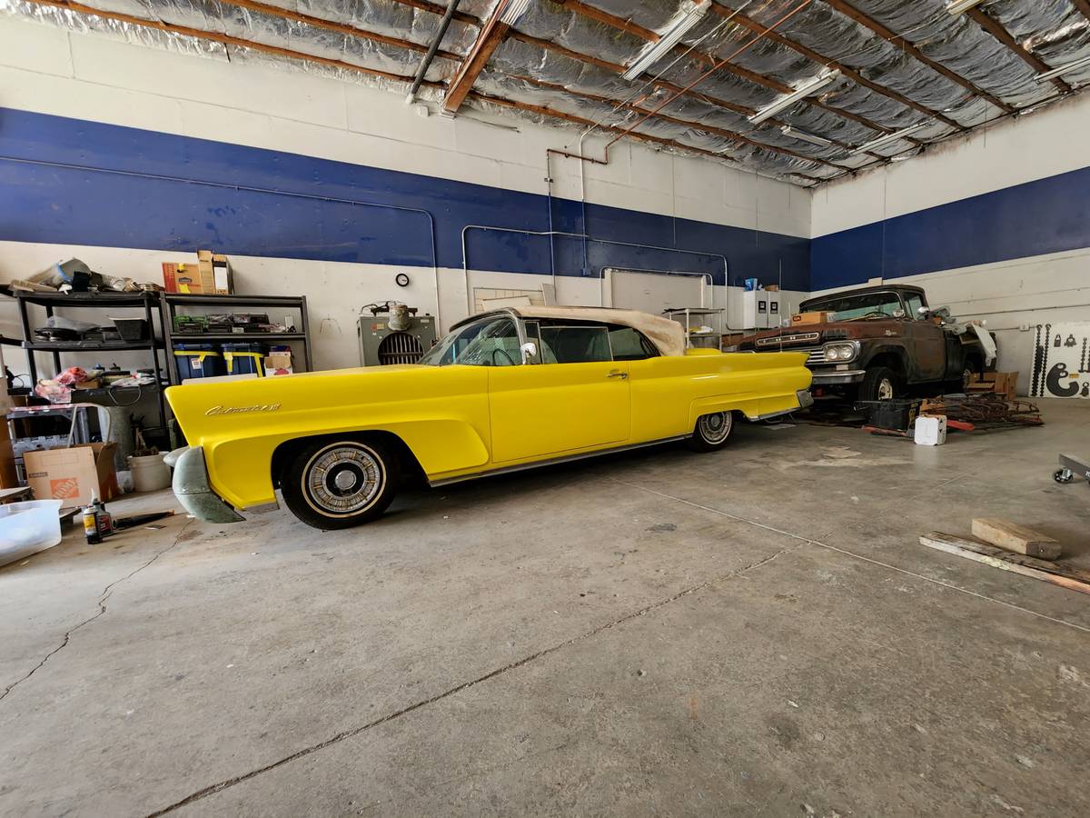 Lincoln-continental-1958-11