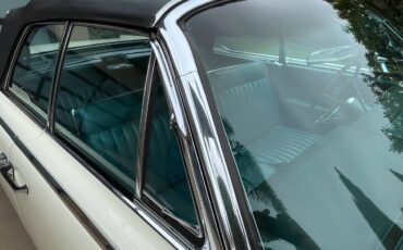 Lincoln-continental-1963-white-10