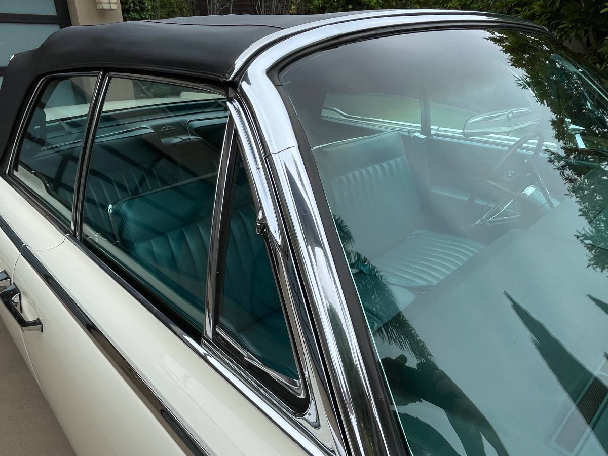 Lincoln-continental-1963-white-10