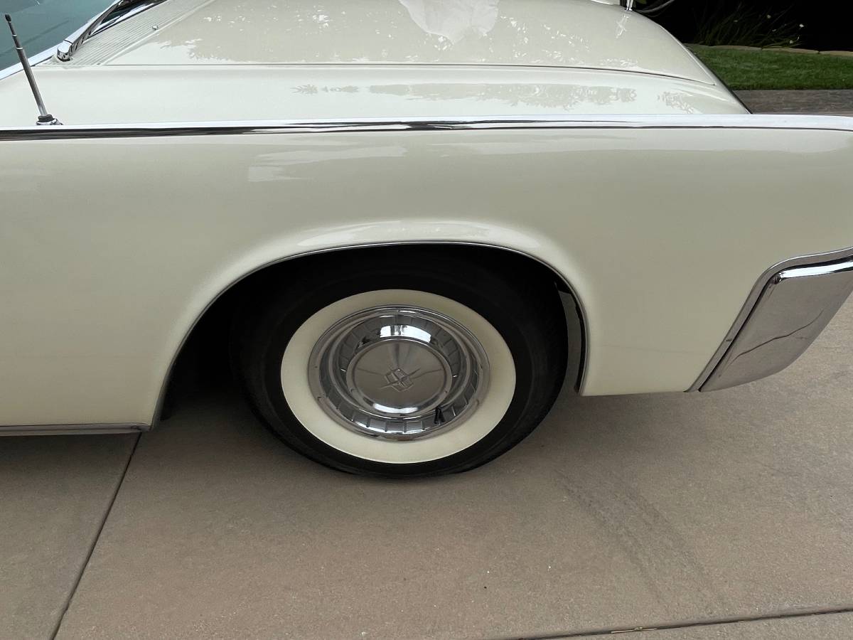 Lincoln-continental-1963-white-11