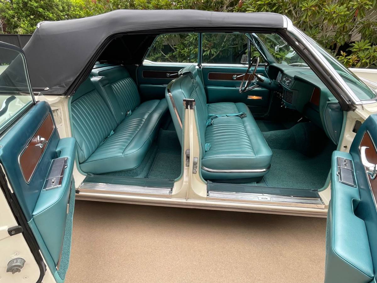 Lincoln-continental-1963-white-13