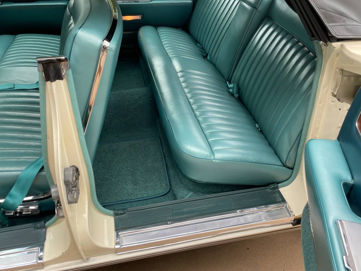 Lincoln-continental-1963-white-15