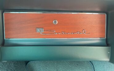 Lincoln-continental-1963-white-16