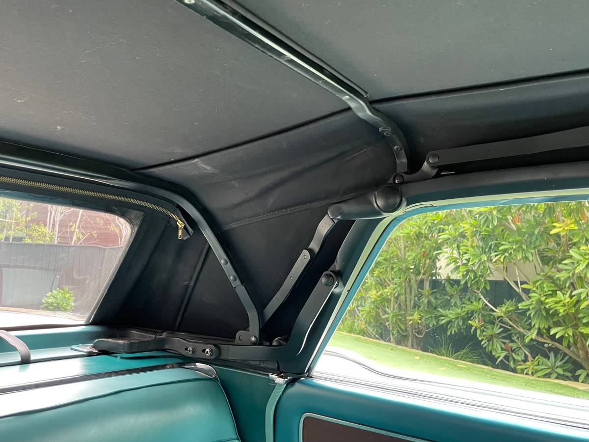 Lincoln-continental-1963-white-17