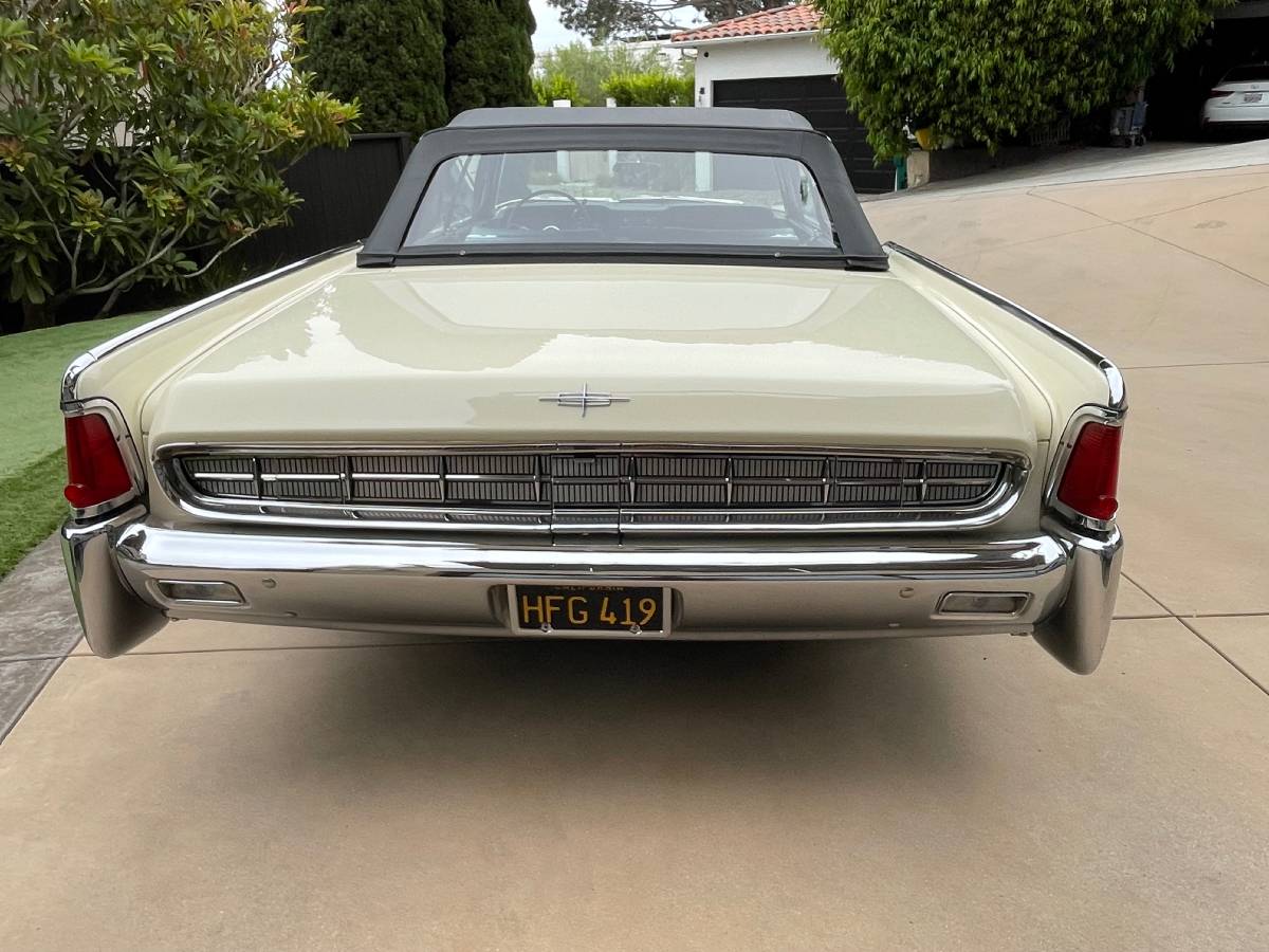 Lincoln-continental-1963-white-6