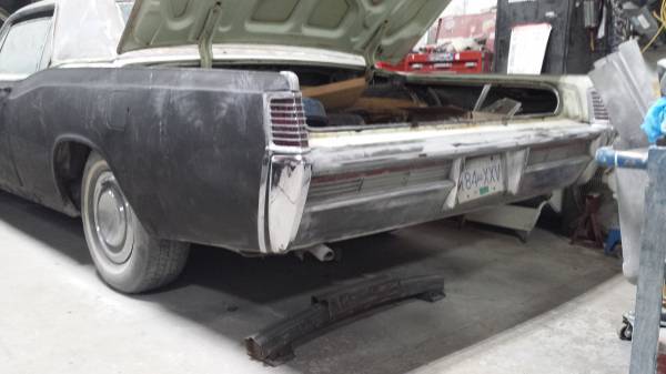 Lincoln-continental-1968-3