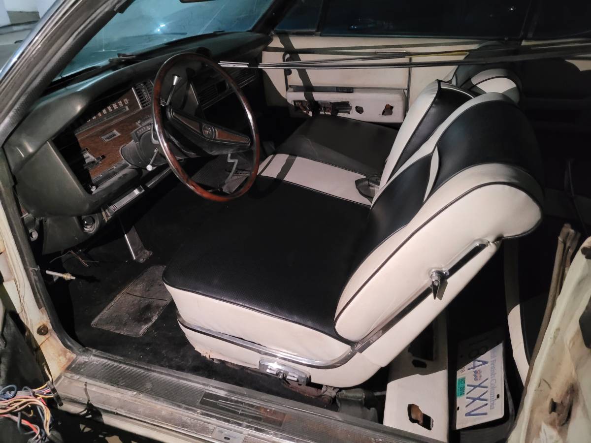 Lincoln-continental-1968-7