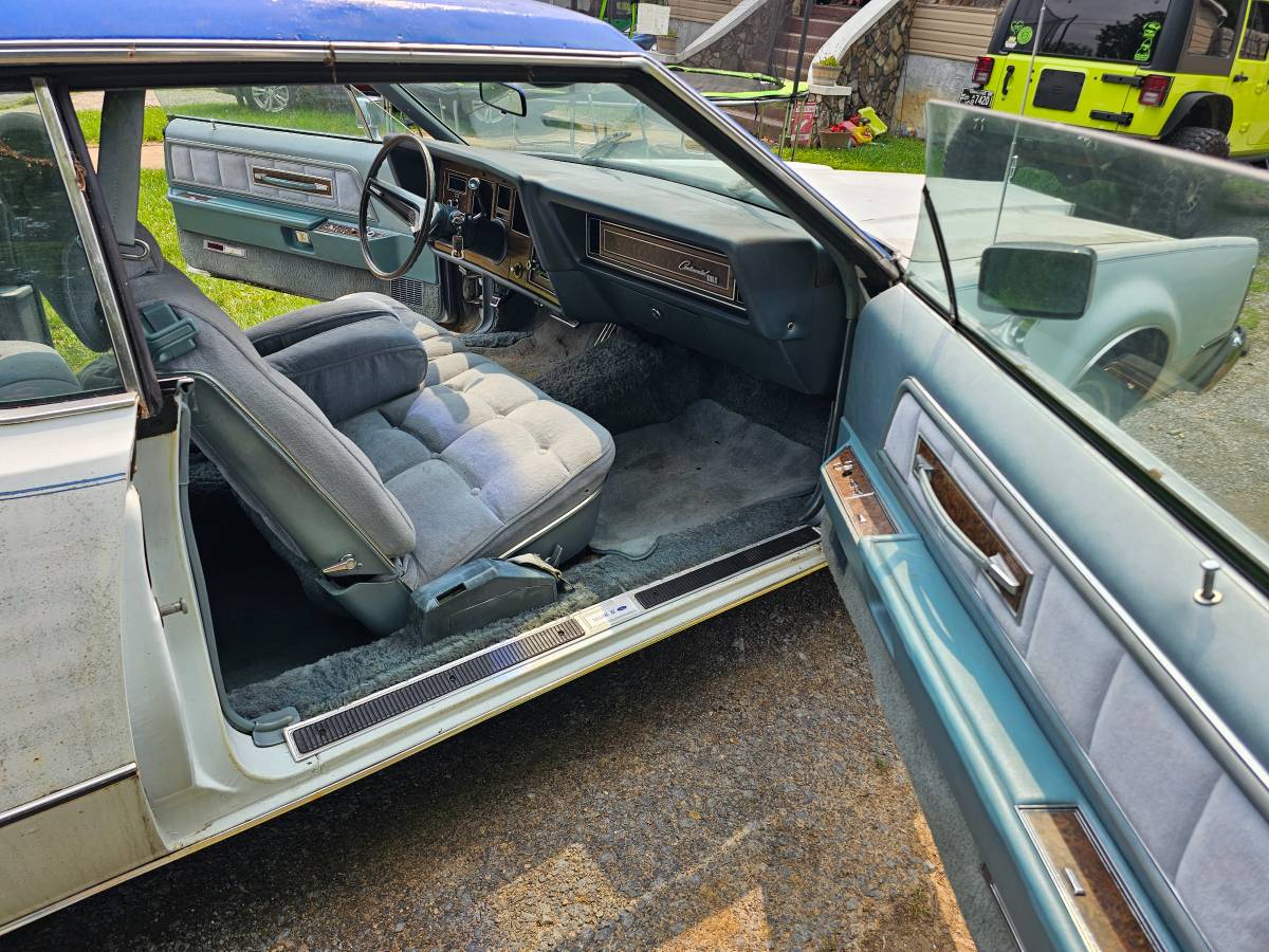 Lincoln-continental-1974-white-11