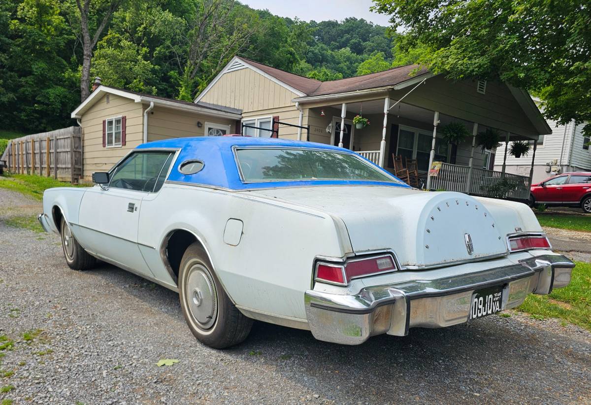 Lincoln-continental-1974-white-2