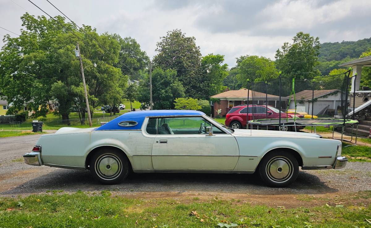 Lincoln-continental-1974-white-4