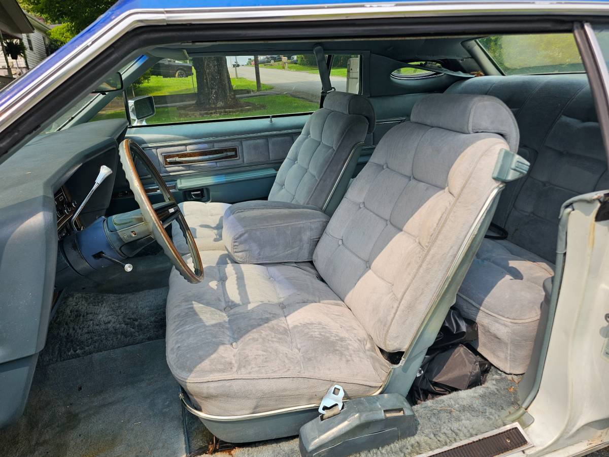 Lincoln-continental-1974-white-7