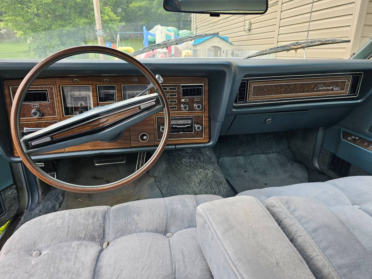 Lincoln-continental-1974-white-9