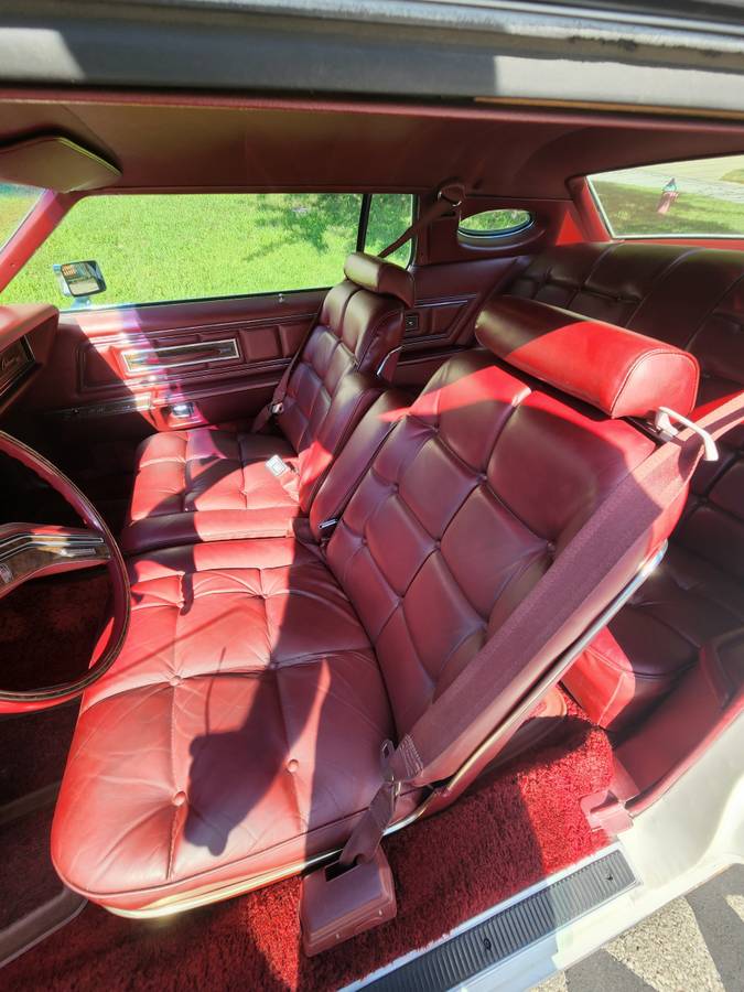 Lincoln-continental-1976-white-1