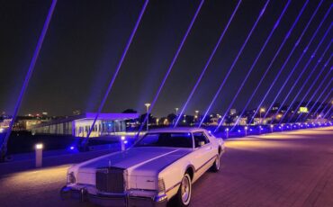 Lincoln-continental-1976-white-10