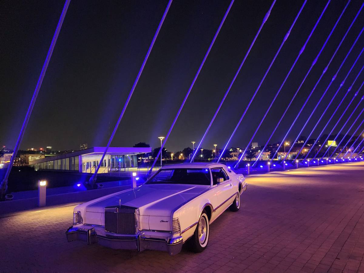 Lincoln-continental-1976-white-10