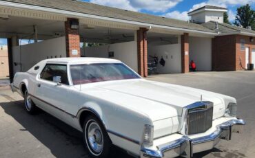 Lincoln-continental-1976-white-11