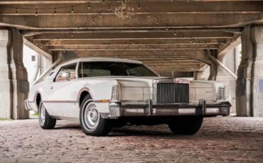 Lincoln-continental-1976-white-12