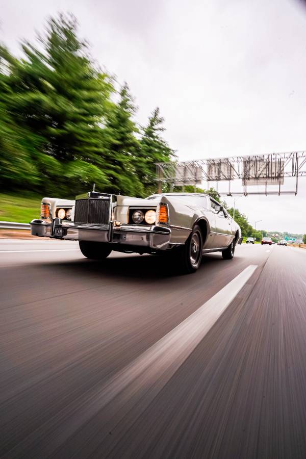 Lincoln-continental-1976-white-13