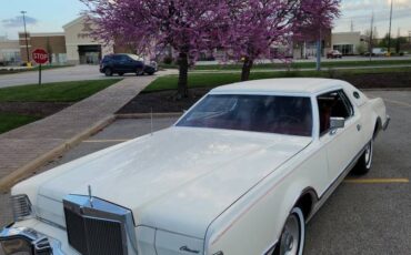 Lincoln-continental-1976-white-14