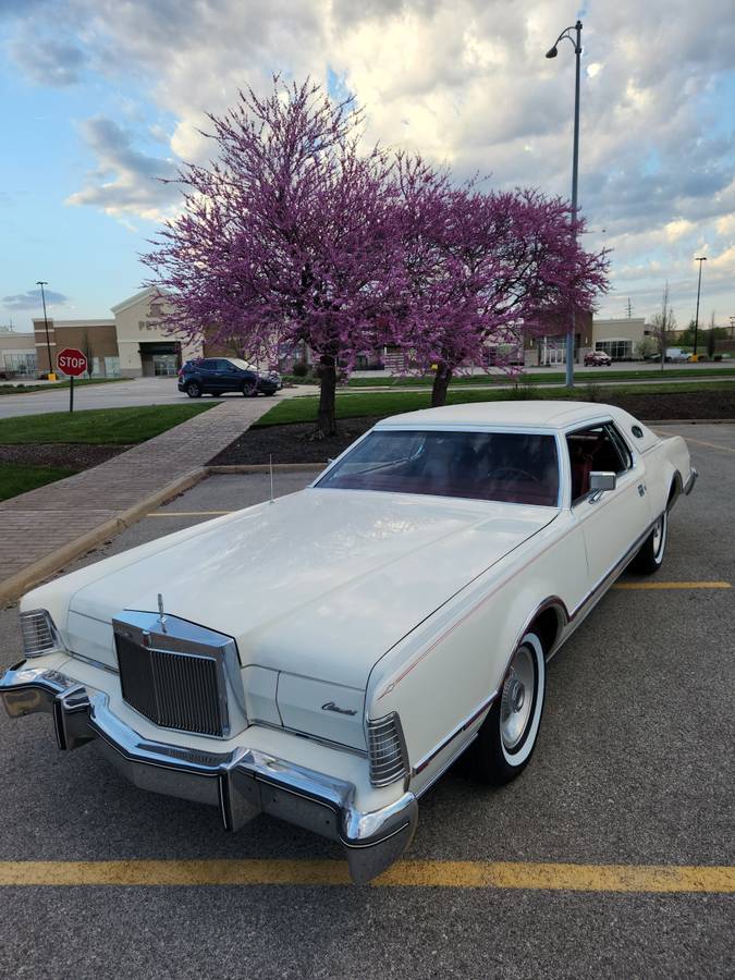 Lincoln-continental-1976-white-14